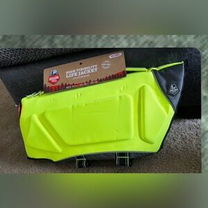 High visibility pet life jacket